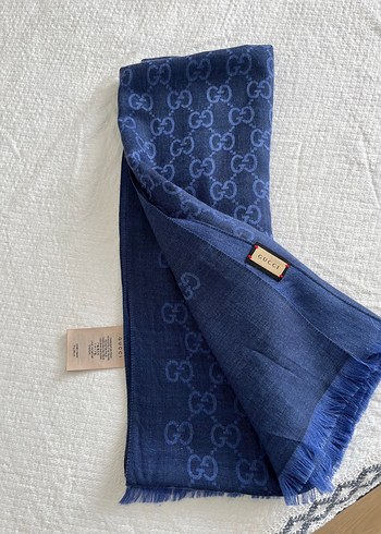 Saks mavisi Gucci şal - Görsel 2