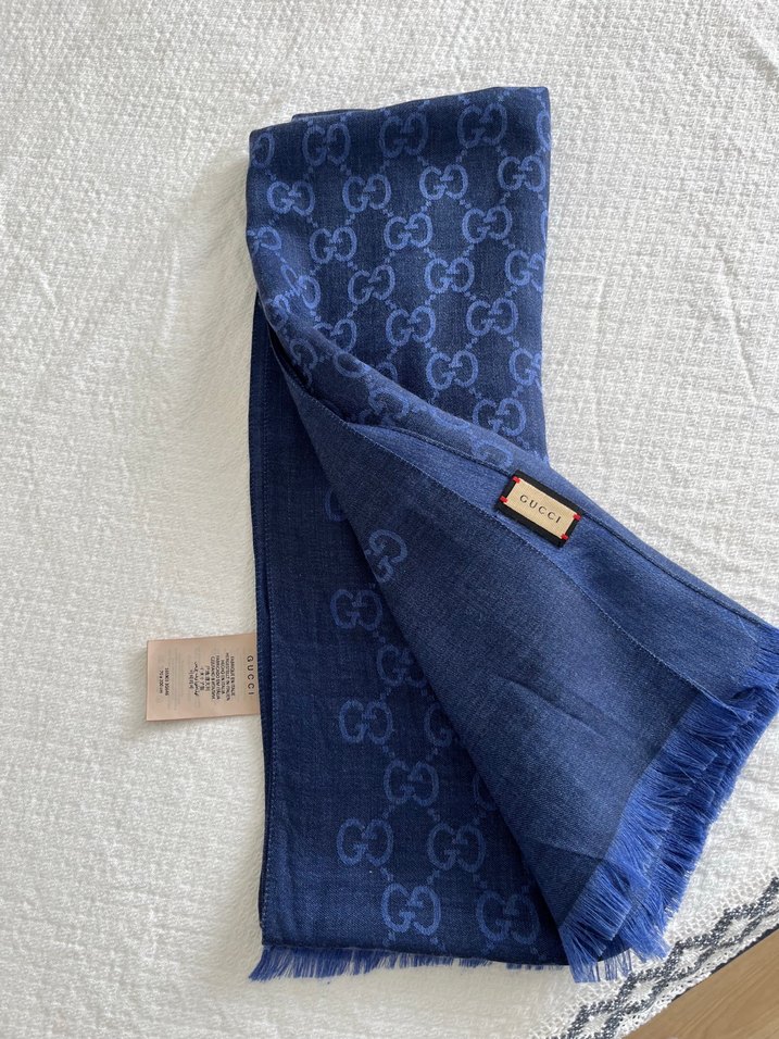 Saks mavisi Gucci şal - Görsel 2