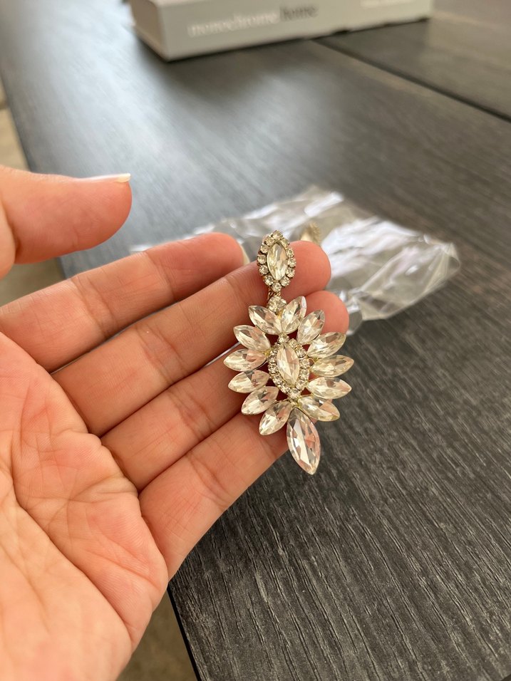 Gümüş Renkli Uzun Payetli Kadın Küpeler - Görsel 2