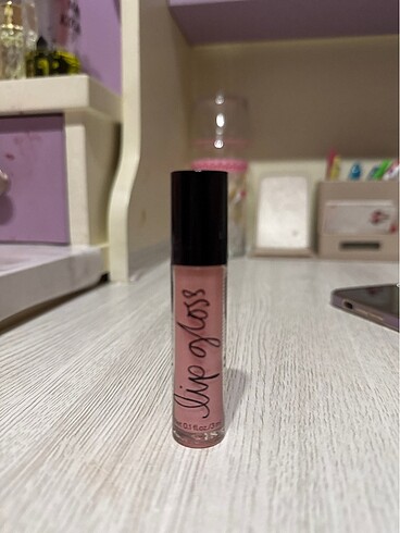 Lipgloss dudak parlatıcısı