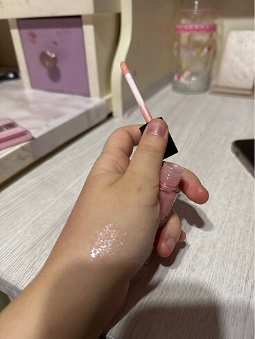Beden Lipgloss dudak parlatıcısı