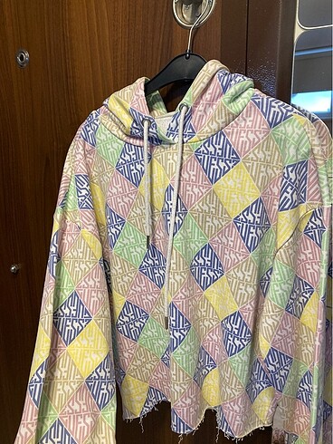 Guess Sweatshirt