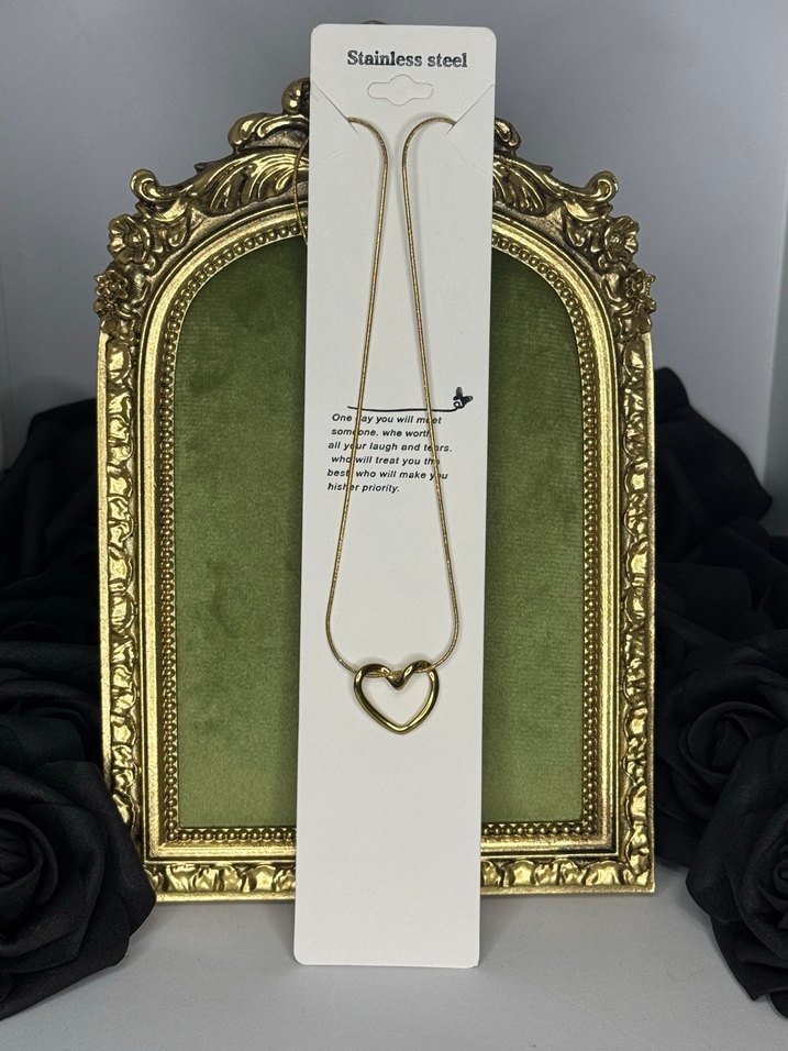 Zincir Detaylı Altın Renk Kalp Kolye - Görsel 2