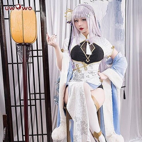 Uwowo emilia cosplay