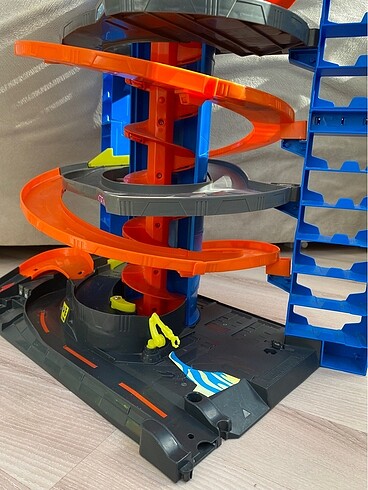 Beden Renk Hot Wheels Mega Garage
