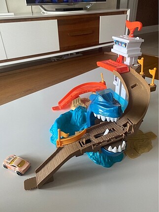 Hot Wheels Sharky Yarış Seti
