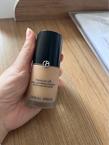 Armani silk fondöten 5.25 rengi