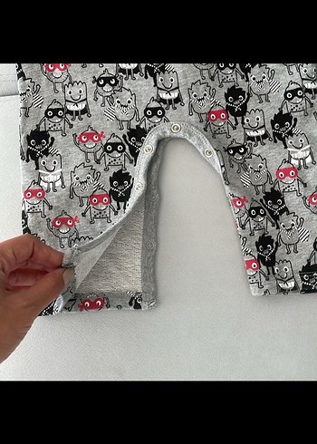 Gri Baskılı Erkek Çocuk Askılı Tulum - Görsel 2