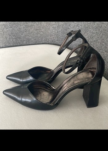 Siyah Deri Tokalı İnce Topuklu Kadın Ayakkabı - Görsel 6