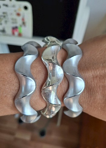 Gri plastik Bileklik - Görsel 3