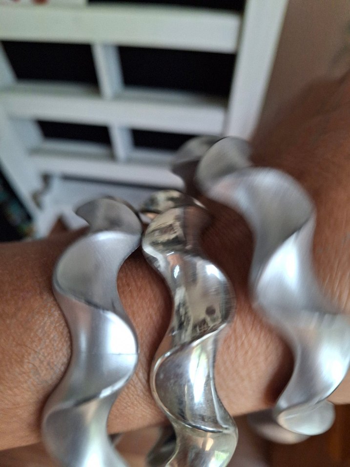 Gri plastik Bileklik - Görsel 2