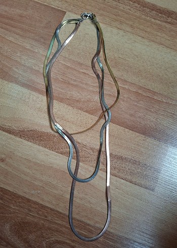 Uzun Zincirli Altın Renkli Kadın Kolye - Görsel 2