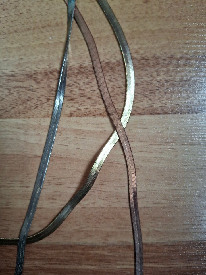 Uzun Zincirli Altın Renkli Kadın Kolye - Görsel 3