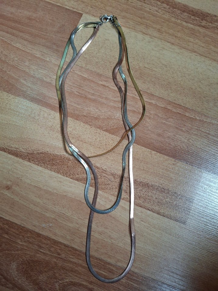 Uzun Zincirli Altın Renkli Kadın Kolye - Görsel 2