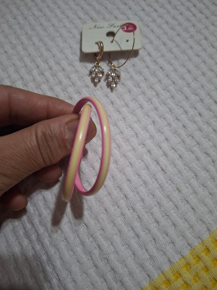 Pembe Elastik Mini Kadın Küpeler - Görsel 4