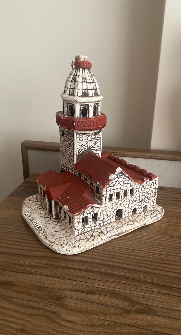 Beyaz ve Kırmızı Minare Figürü - Görsel 5