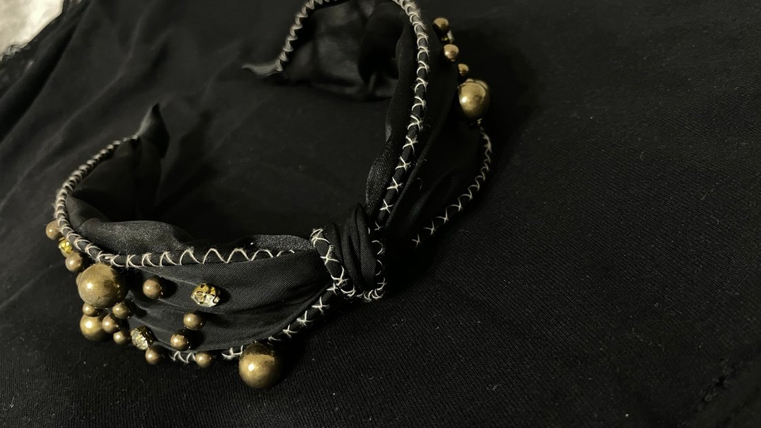 Boncuk Detaylı Gotik Siyah Saç Aksesuarı - Görsel 5