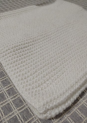Düğmeli Beyaz El Örgüsü bebek yelek - Görsel 3
