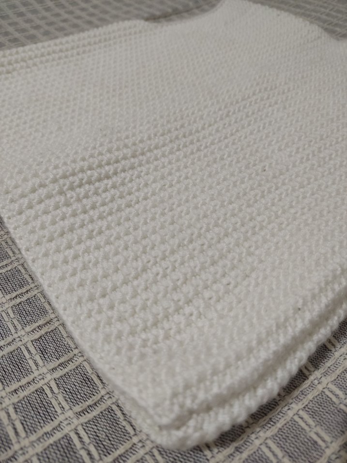 Düğmeli Beyaz El Örgüsü bebek yelek - Görsel 3
