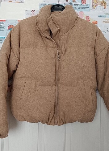 Zara Mont 