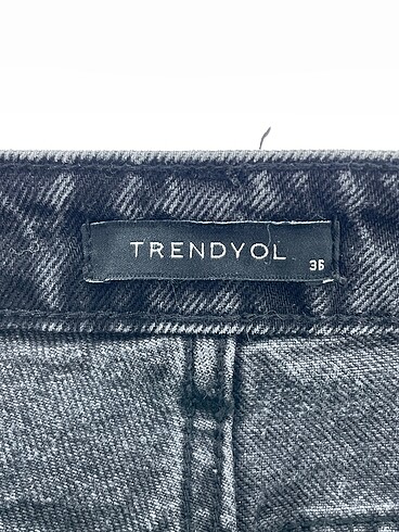 36 Beden çeşitli Renk Trendyol & Milla Jean / Kot Şort %70 İndirimli.