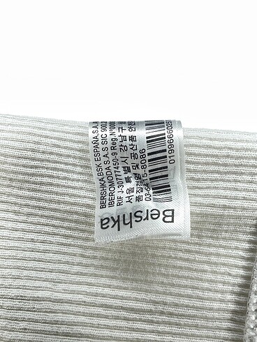 s Beden beyaz Renk Bershka Mini Üst %70 İndirimli.