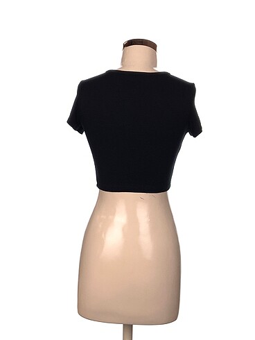 m Beden Zara T-shirt %70 İndirimli.