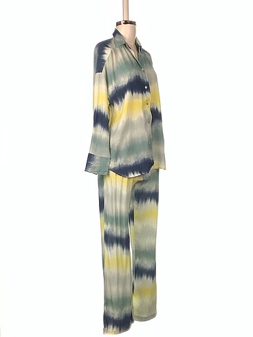 Zara Zara Takım Elbise %70 İndirimli.