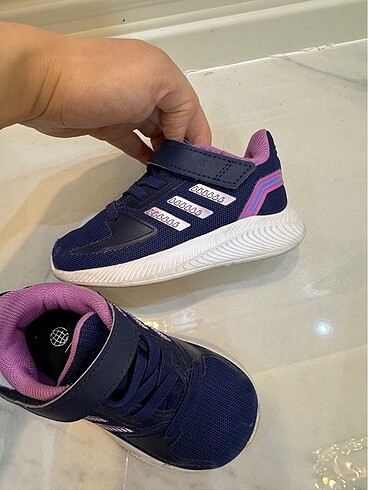 21 Beden Adidas Çocuk Ayakkabı
