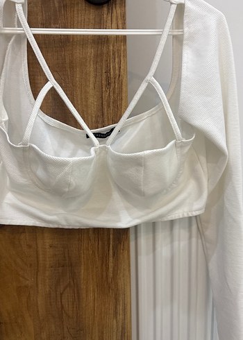 Beyaz V Yakalı İnce Askılı Bluz - Görsel 2