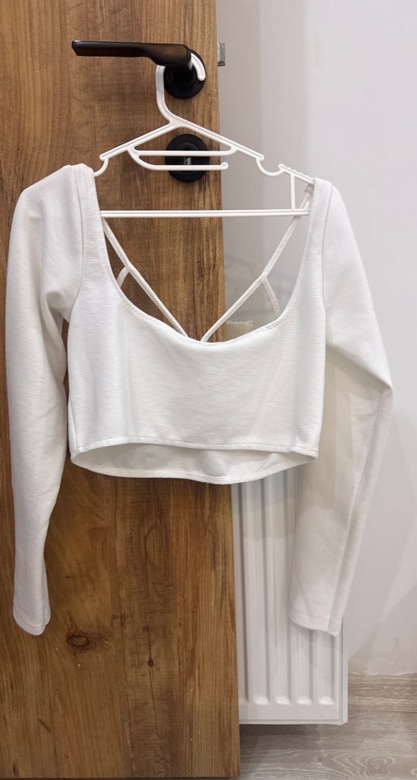Beyaz V Yakalı İnce Askılı Bluz - Görsel 3