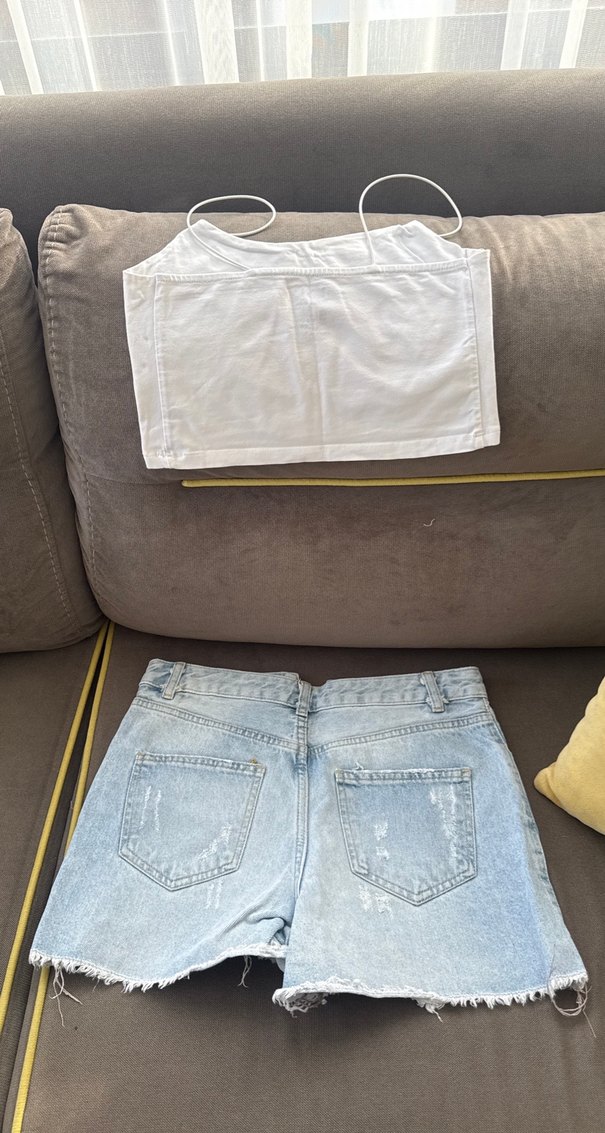 Beyaz Mini Denim Şort Rahat Kesim - Görsel 4