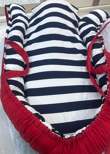 Kırmızı Çizgili Bebek Uyku Yatağı - Görsel 2