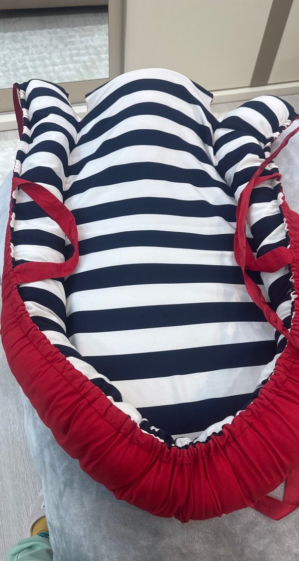 Kırmızı Çizgili Bebek Uyku Yatağı - Görsel 2