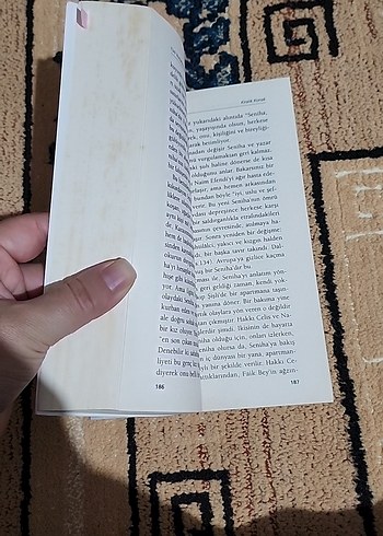  Türk Romanına Eleştirel Bir Bakış - Berna Moran