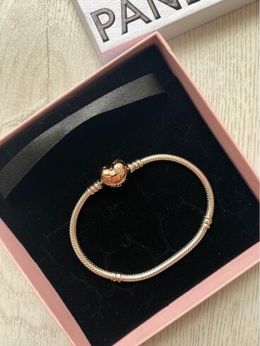 Pandora Pandora bileklik ve charm