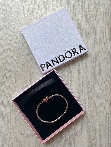 Pandora bileklik ve charm