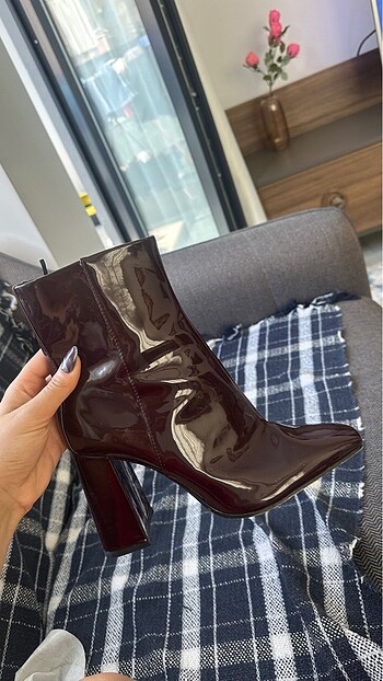 H &M Rugan Cherry Bot