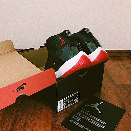 AIR JORDAN 11 RETRO