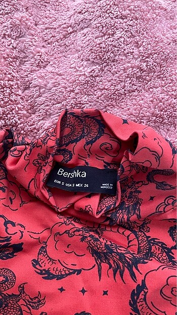 Bershka kırmızı ejderha crop