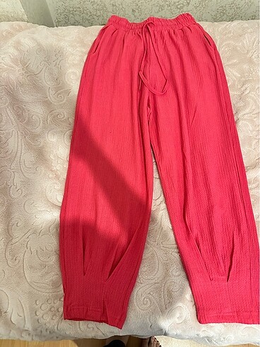 Pembe pantolon