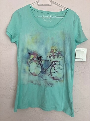 Su yeşili bisikletli tişört
