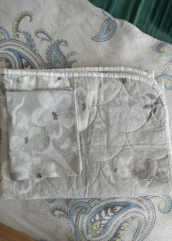 Gri Nakışlı bebek yatak örtüsü
