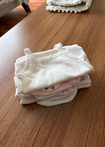 ZARA 9-12 ay Kolsuz Bebek Kız Çıtçıtlı Body Seti - Görsel 3