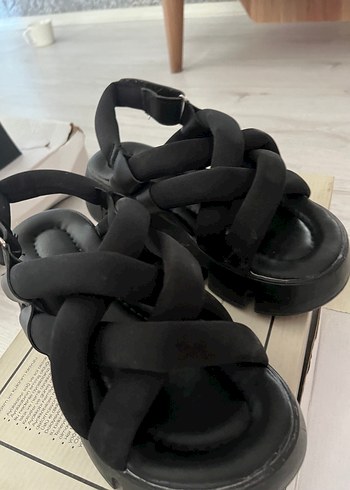 37 Beden Siyah Platform Topuklu Kadın Sandalet