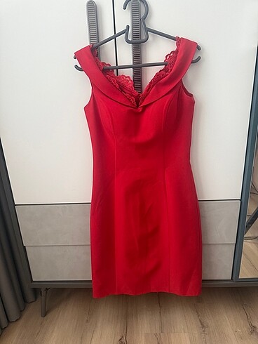 Zara Kırmızı elbise