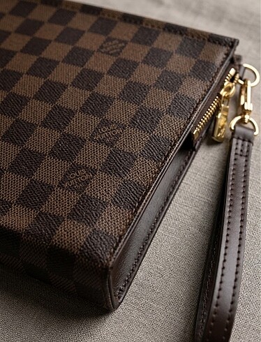Louis Vuitton Viral Marka Clutch