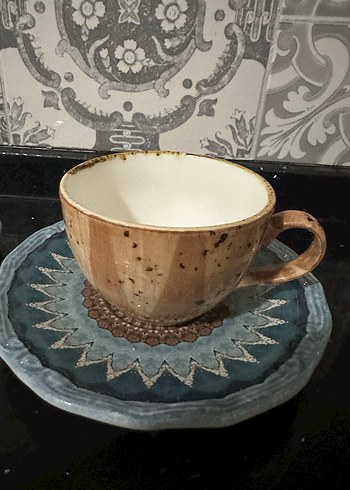 Kahverengi Seramik Fincan ve Desenli Tabak Seti - Görsel 2