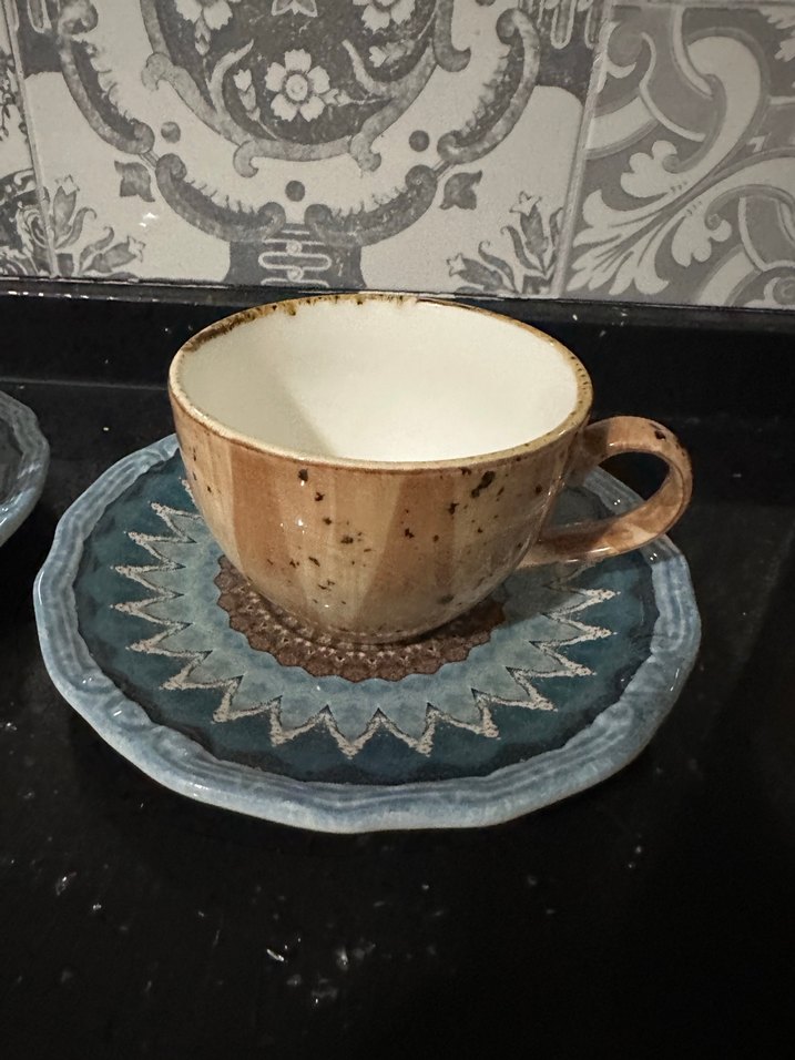 Kahverengi Seramik Fincan ve Desenli Tabak Seti - Görsel 3