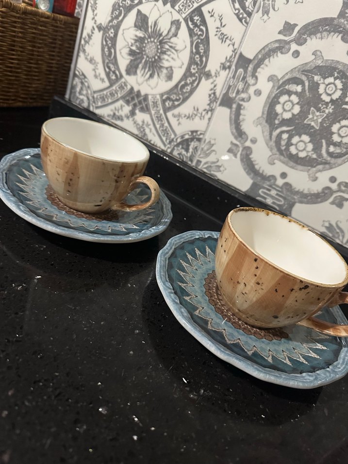 Kahverengi Seramik Fincan ve Desenli Tabak Seti - Görsel 4